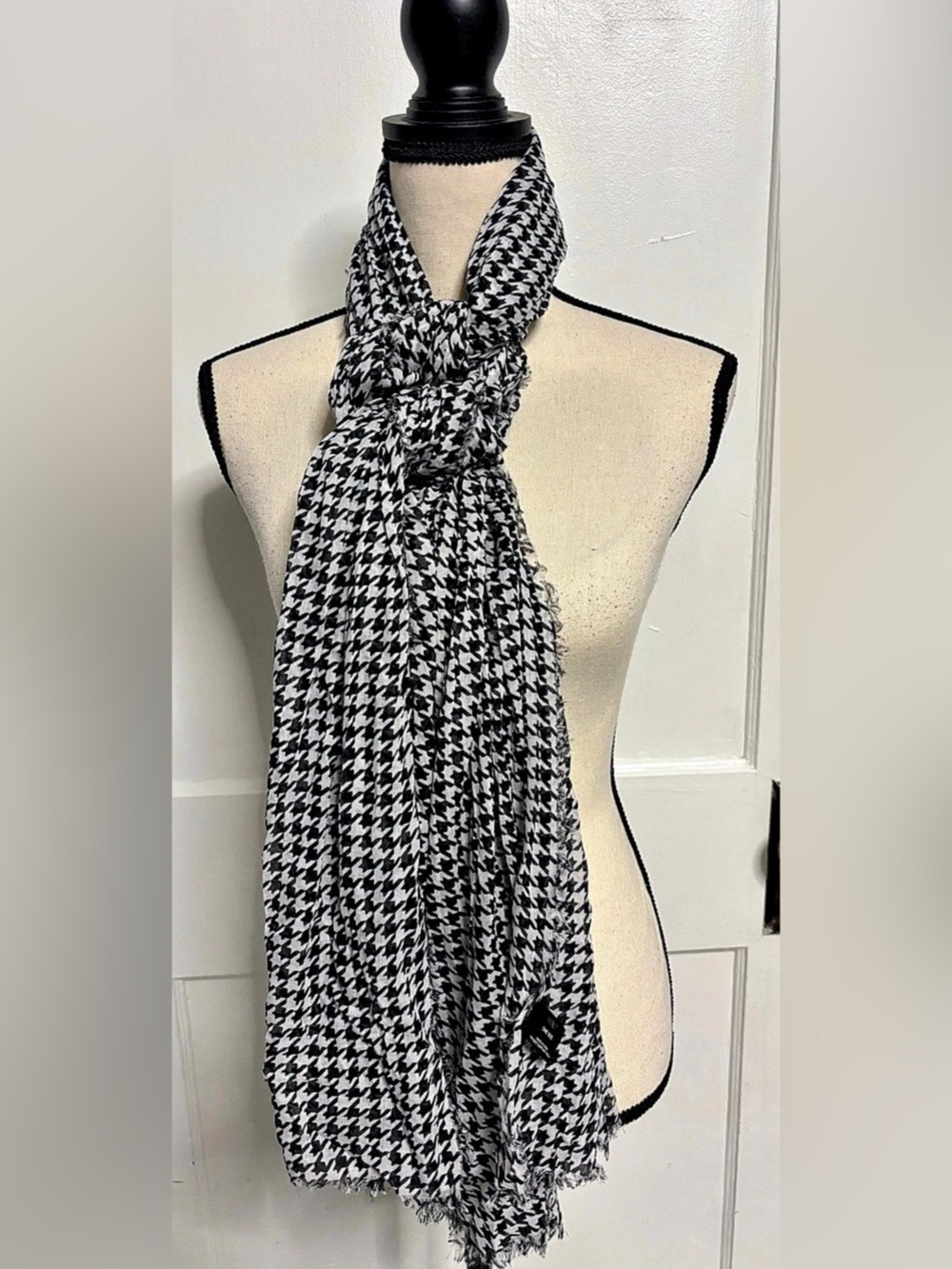 Mixit Houndstooth Scarf in Black & White